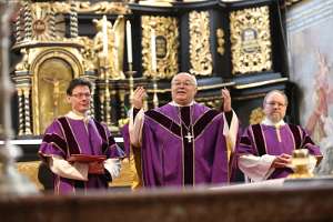 Hl.Messe zum WeltDownSyndrormTag Konzelebrierend: Diakon Pater Dominik Riegler, Abt Petrus Pilsinger und Diakon Karl Karrer. (von links)