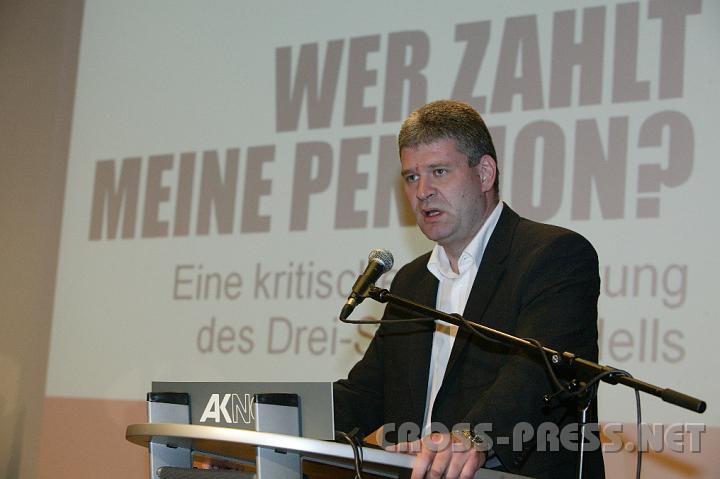 2008.10.25_14.54.06.JPG - Landeshauptmann Stv. Dr. Josef Leitner gibt eine politische Einsch�tzung zum aktuellen Thema "Wer zahlt meine Pension?", veranstaltet von der AKN�.
