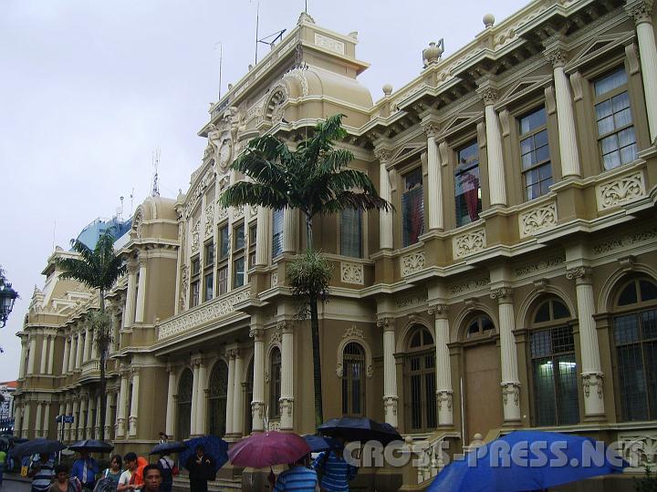 5-01 Herumgekommen...JPG - Abgesehen von der alten Post ist San José sehr heruntergekommen.