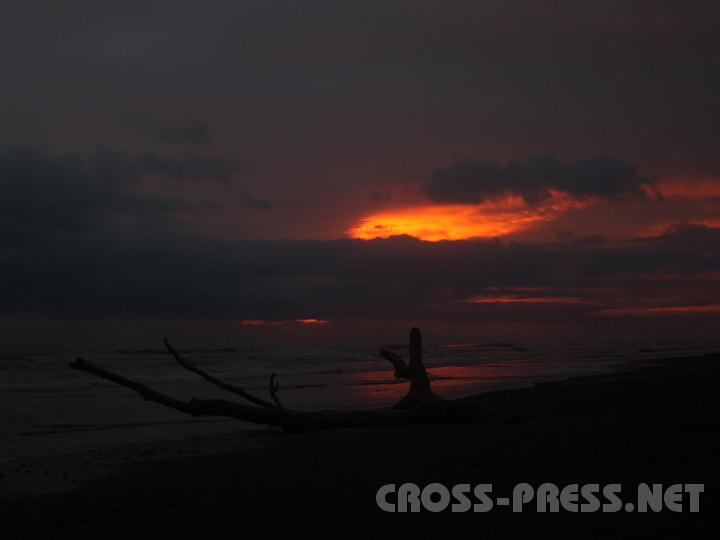 5-20.JPG - Abends am Pazifik in Dominical.