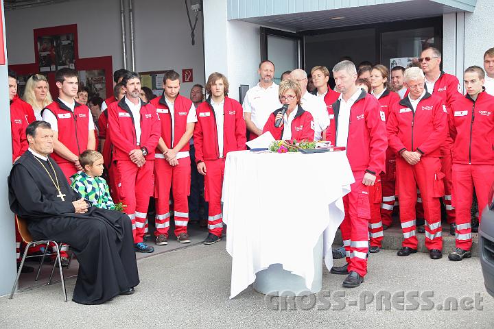 2012.09.29_15.18.49.jpg - Bezirksstellenleiterin Katharina Latschenberger bei ihrer Ansprache.