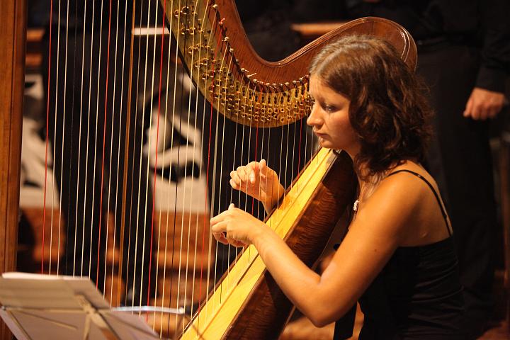 2009.08.20_21.24.37.jpg - Cantus Ensamble "Ivan Filipovic" izvode "Plac osorski" od Berislava �ipu�a u osorskoj Katerdrali pod vodstvom Gorana Jerkovica i Berislava �ipu�a sa solistima Monika Cerovcec (sopran, andeo), Martina Gojceta Silic (mezzosopran, Gospa), Domagoj Dorotic (tenor, Isus), Goran Juric (bas, Ivan).