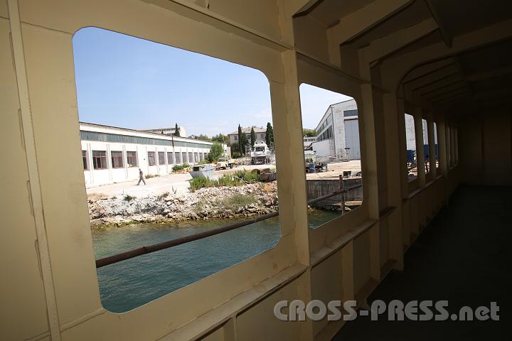 2013.08.21_12.32.42.jpg - Fenstern in Multifunktionsraum im Mitteldeck.