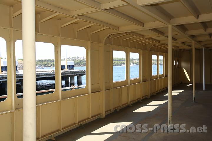 2013.08.21_12.33.00.jpg - Fenstern in Multifunktionsraum im Mitteldeck.