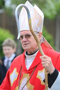 PfarrFirmung Allhartsberg 2013 Pfarrer P.Johannes Gartner darf als emeritierter Abt von Seckau das Sakrament der Firmung spenden.