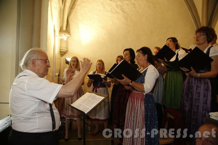 2016.06.26_10.04.02.JPG - Der Komponist dirigiert das Vokalensemble des Chors "Cantus Hilaris".