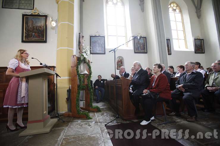 2016.06.26_10.19.57.jpg - Martina Aigner, Solistin im Chor "Cantus Hilaris" bedankt sich für die Ehrung.