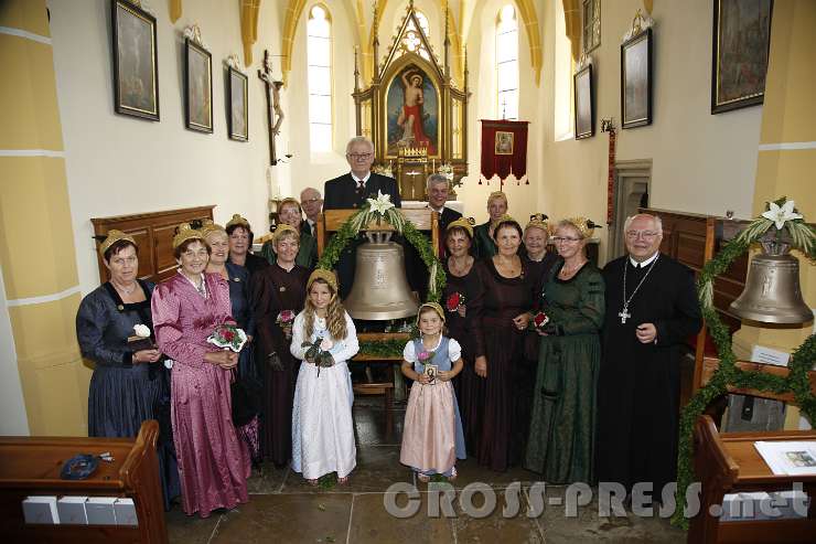 2016.06.26_11.05.34.JPG - Goldhauben-Gruppe mit Abt Petrus Pilsinger, Mesner Josef Riedler, Chorleiter und Initiator Anton Steingruber und Bürgermeister LAbg. Anton Kasser.