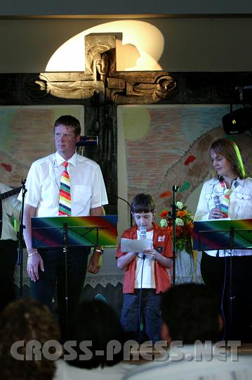 2008.05.30_21.41.34.JPG - Bunte Nacht in der Kirche St.Marien durch die Gruppe sin.tac.   Verbal leider etwas zu bunt.