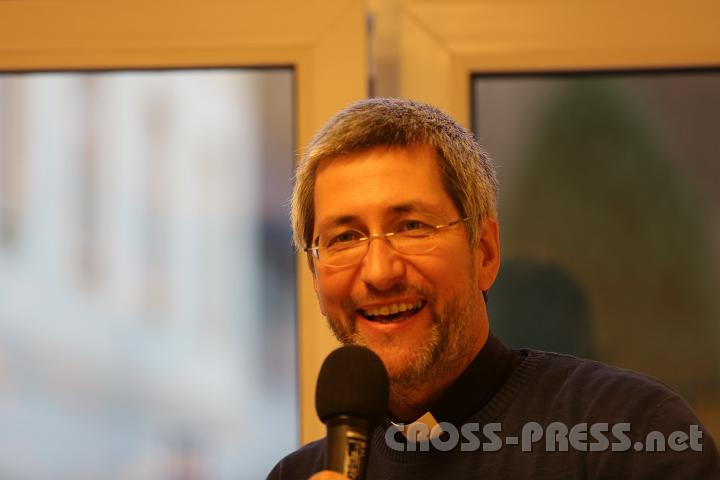 2012.11.25_16.02.28_01.jpg - Auch Programdirektor Andreas Schätzle gab Zeugnis über seine Mitarbeit.