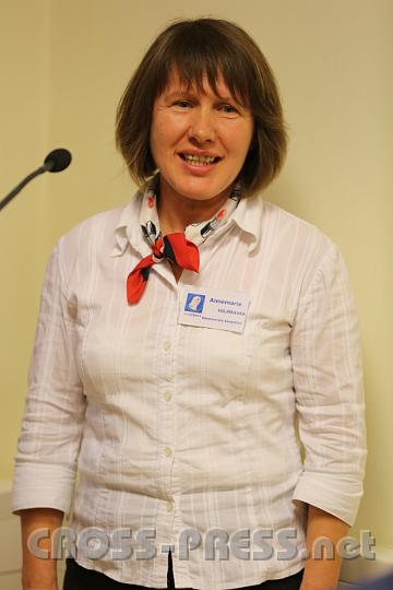 2012.11.25_16.27.20.jpg - Annemarie Hilmbauer freut sich, im Amstettner Studio mitarbeiten zu können.