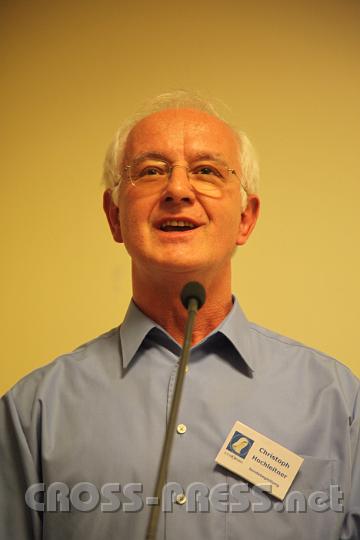 2012.11.25_16.37.30.jpg - Christoph Hochleitner vom Bereich "Sendebegleitung" berichtet  über seine Erfahrungen. Er moderiert die Morgensendung.