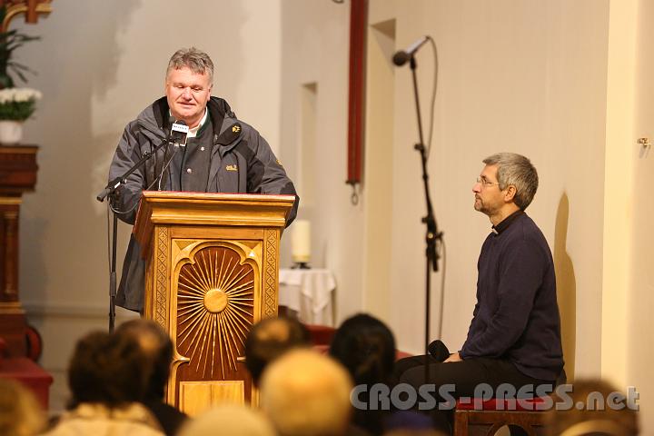 2012.11.25_18.58.37.jpg - Zeugnisse der Gäste über Radio Maria.