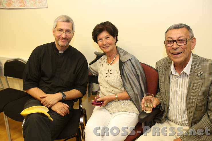 2014.06.18_21.09.27.jpg - Programmdirektor mit besonderen Gästen, einem Ehepaar, beide kürzlich 75.  :)