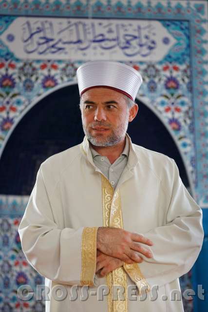 2016.04.23_15.26.26.JPG - Imam Hasan Avci: "Ich stehe vor meinem Gott mit gebundenen Händen."