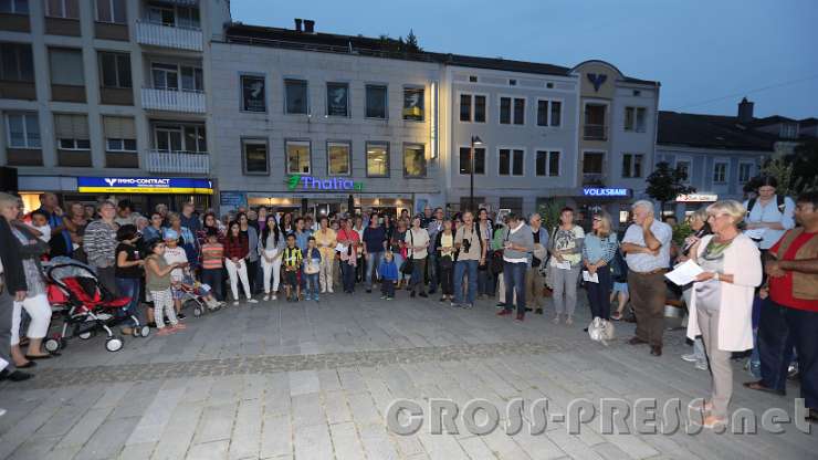 2016.09.16_19.09.30_00.JPG - Bürgermeisterin Ursula Puchebner bei ihre Ansprache.