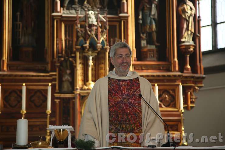 2017.03.25_11.48.46.jpg - Programmdirektor Andreas Schätzle bedankt sich und lädt alle ein zum Mittagessen ins Studio gegenüber.