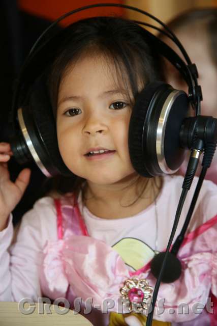 2017.03.25_12.46.40.jpg - Emma ist fasziniert.