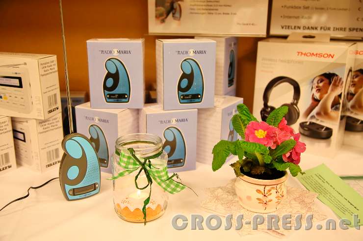 2017.03.25_19.19.40.jpg - Diverse Radio-Empfanggeräte, Kopfhörer, Lautsprecher etc. sind bei Radio Maria zu erwerben.
