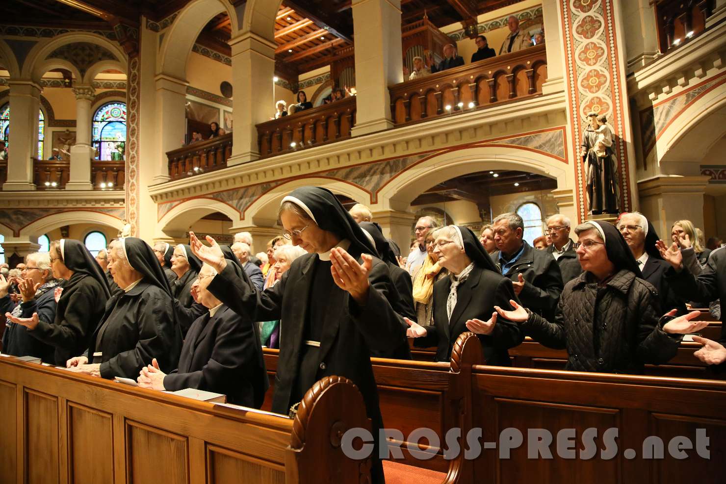 2017.10.08_14.43.37.jpg - Lobpreis der Schwestern.