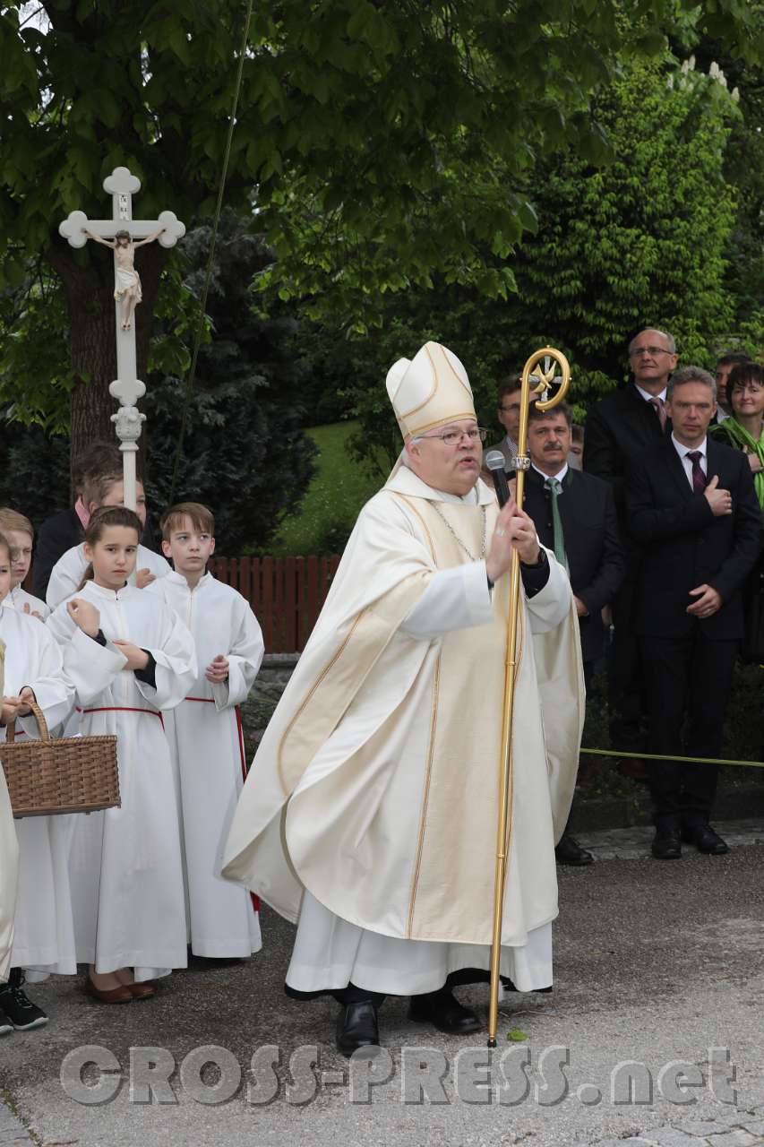 2017.05.07_11.27.45.jpg - Alle singen "Großer Gott, wir loben dich!".