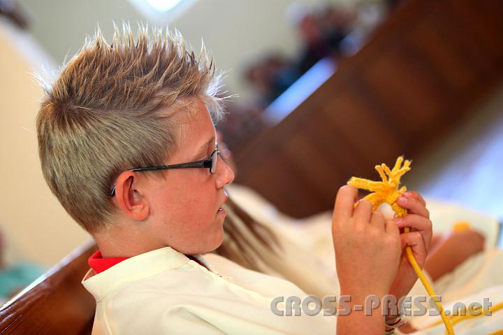 2011.08.28_11.18.37.jpg - "Am besten mach ich dem Quastl auch so eine Irokesenfrisur..."