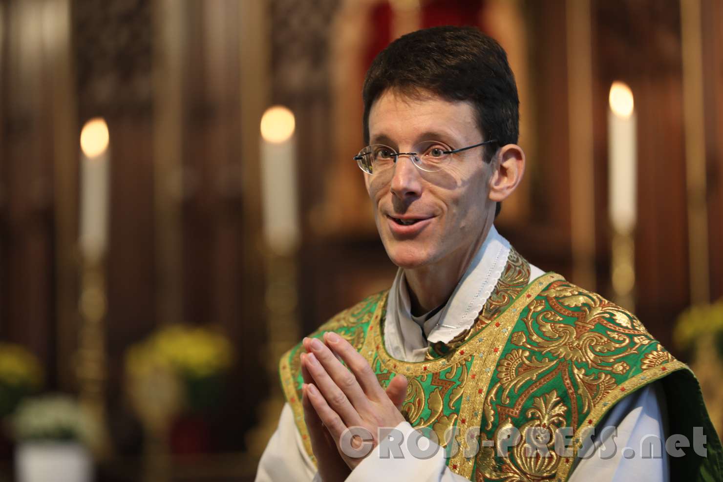 2017.10.08_11.21.01.jpg - P.Florian eröffnet den Gottesdienst.