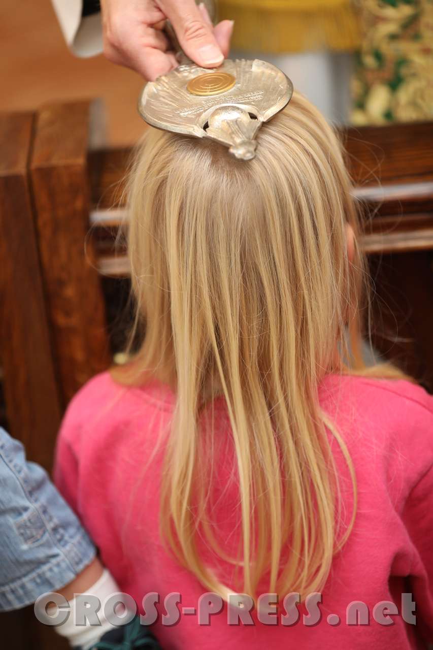 2017.10.08_12.28.26.jpg - Einzelsegen mit Reliquie der hl. Sr. Faustyna Kowalska.