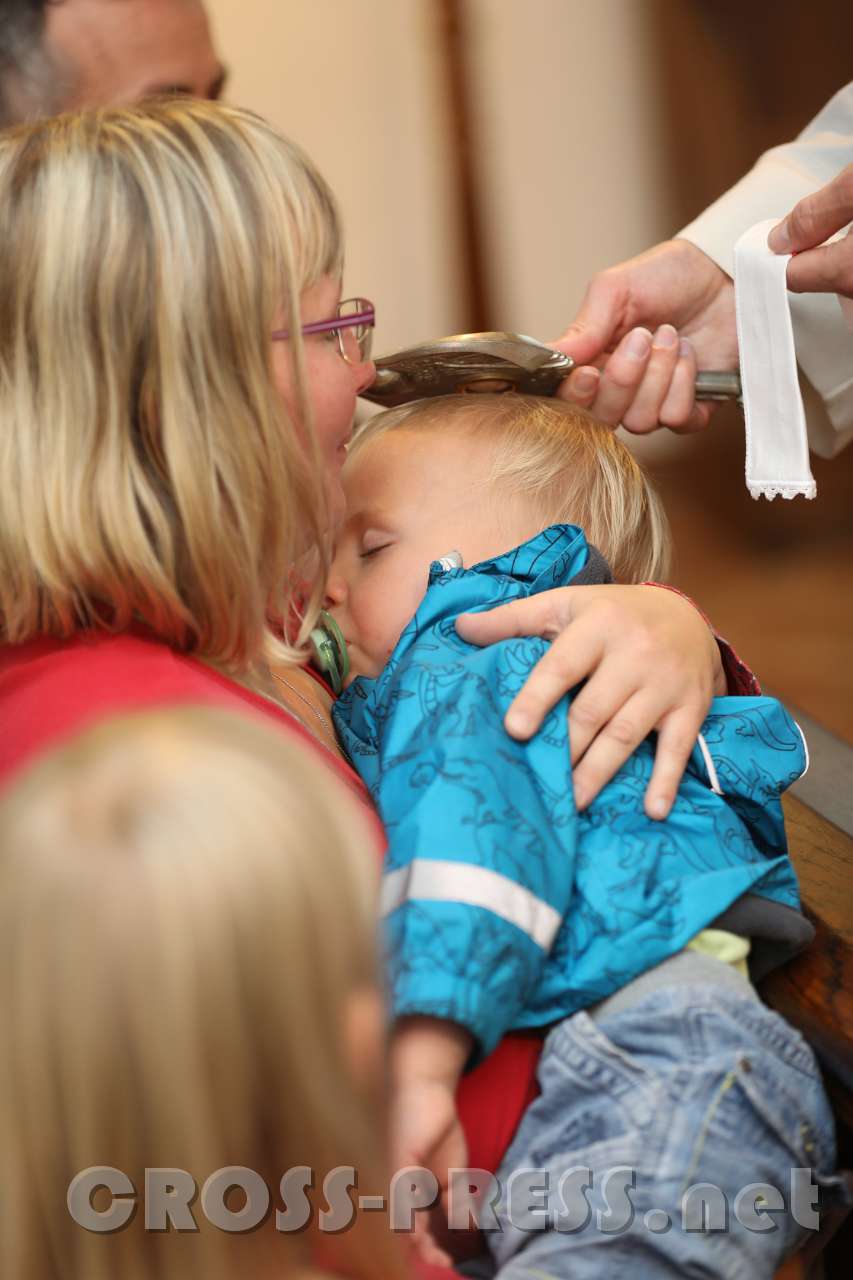 2017.10.08_12.28.41.jpg - Einzelsegen mit Reliquie der hl. Sr. Faustyna Kowalska.