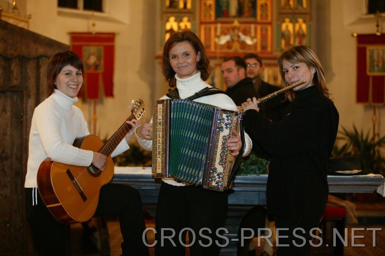 06.12.16_073 'Querpfeifer': Regina Schwingenschl�gl, Gertrude Rosenfehllner, Christina Meyer