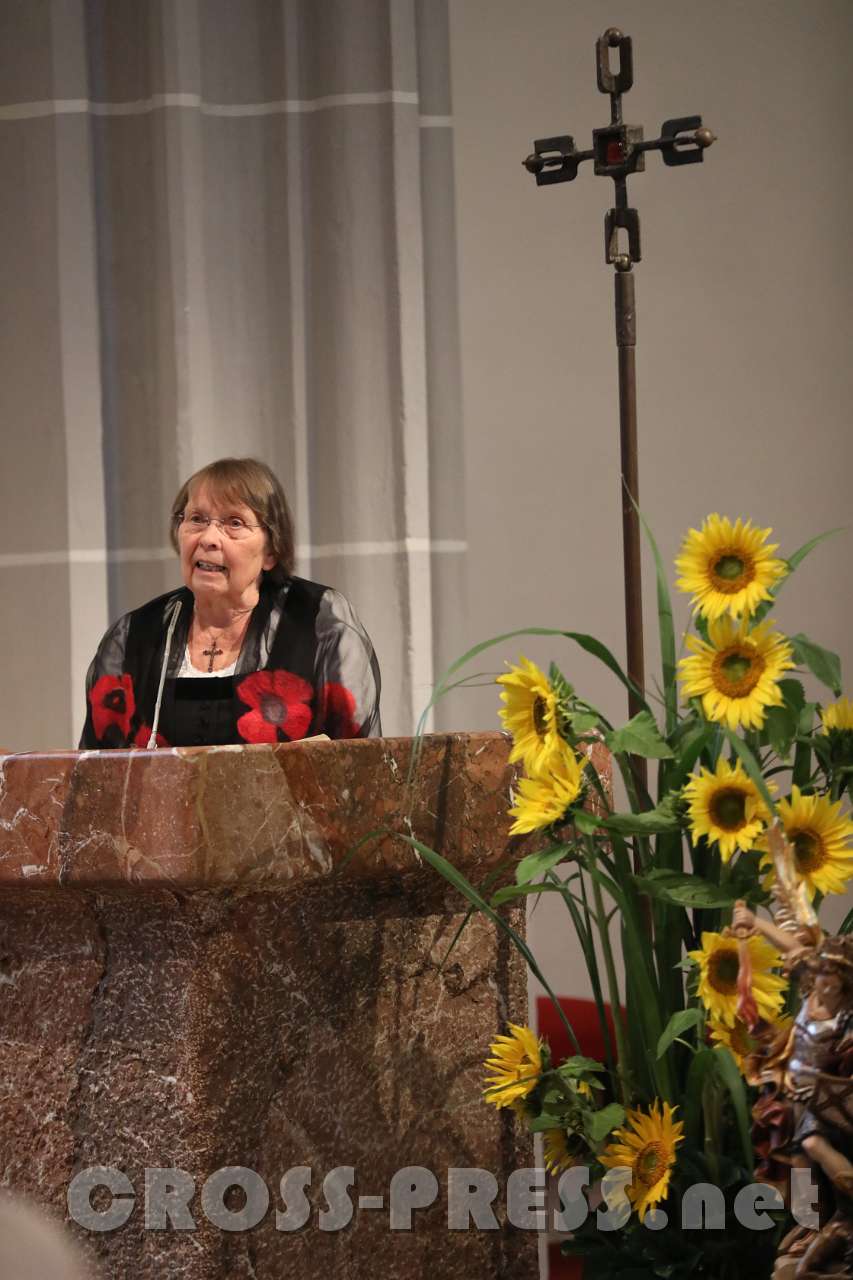 2017.09.10_15.30.33.jpg - 1. Lesung von Erika Steinwendtner aus dem Buch Exodus.