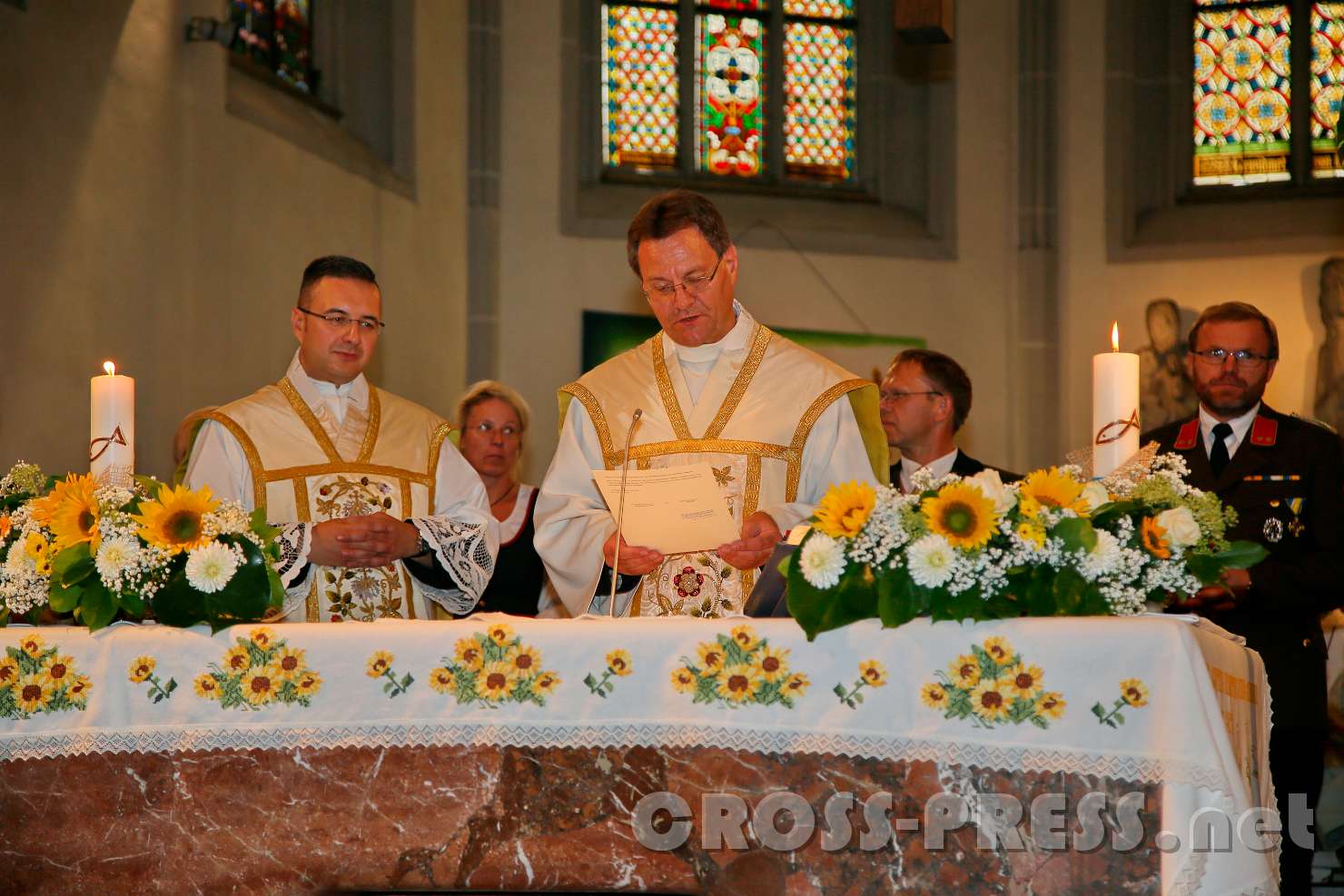 2017.09.10_16.02.52.jpg - Amtseinführung: Verlesen des bischöflichen Dekrets durch den Dechant des Dekanates.