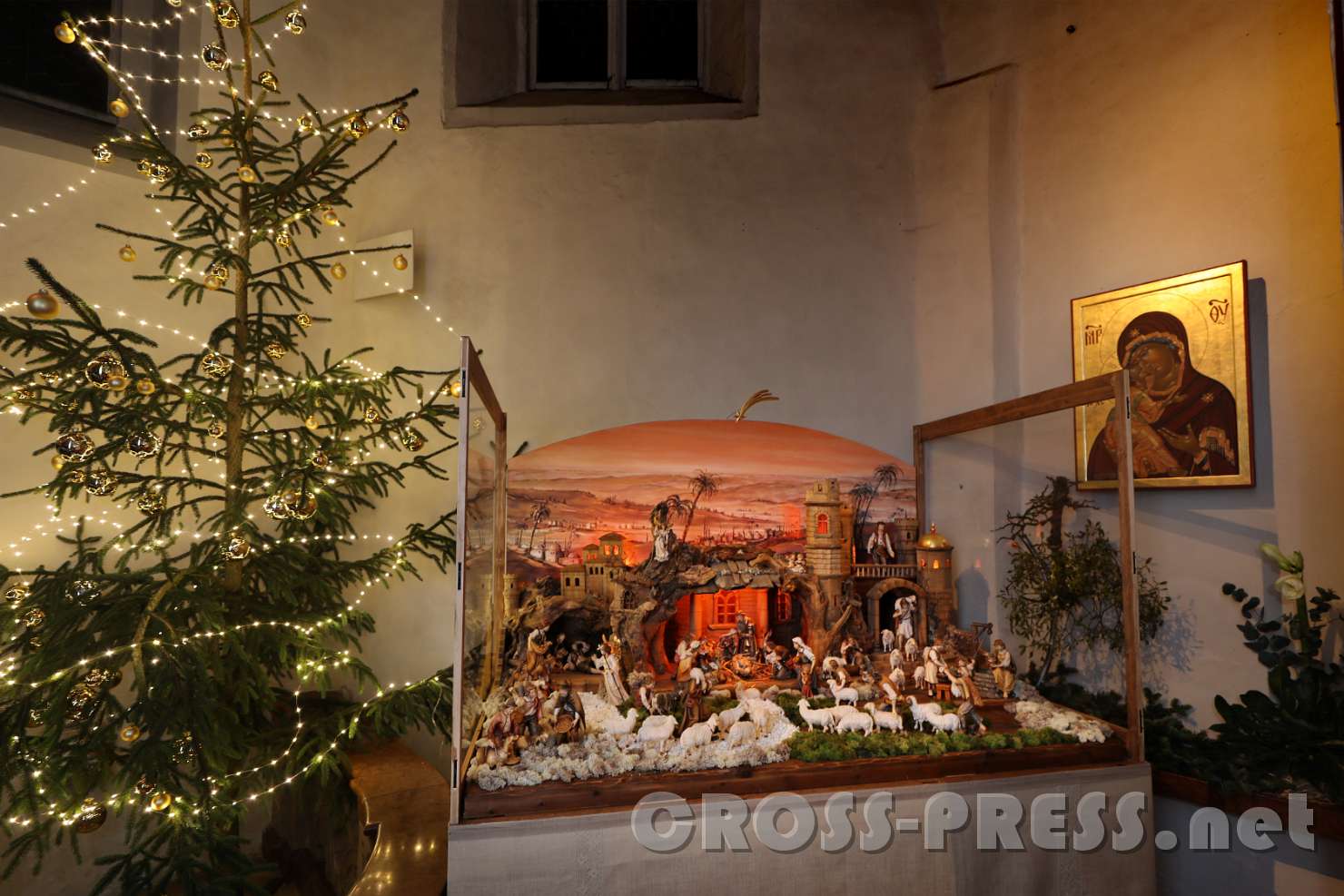 2017.12.25_01.38.03.JPG - Die neue Krippe - nun gesegnet.