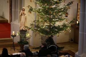 TaufKinder-Segnung Maria und Christbaum