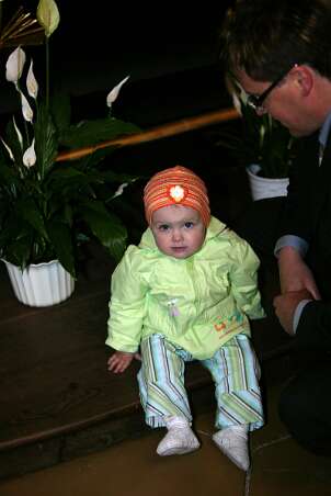 Firmung Seitenstetten 2006 Altarstufe ist auch ein guter Sitzplatz, wenn alles andere besetzt sind ...