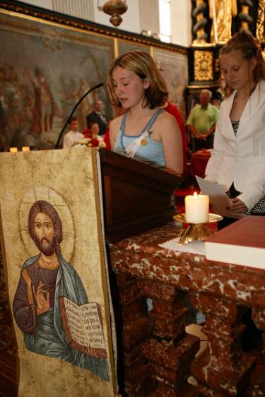 Firmung mit Abt P. Berthold und Prälat Vögt um 8h