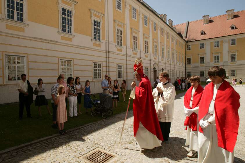 Firmung mit Abt P. Berthold und Prälat Vögt um 10:30h