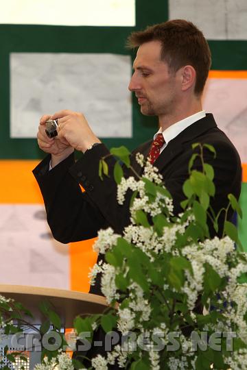 2009.04.19_12.20.43.jpg - Pastoralassistent und Pfarrfotograf Andreas Laaber.  :)