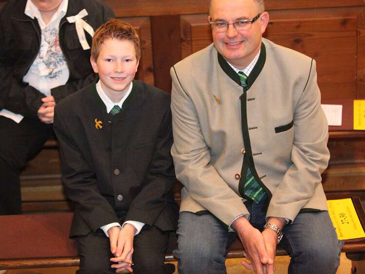 Firmung mit Abt Berthold Heigl und Propst Raimund Breiteneder um 08h