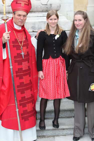 Firmung mit Abt Berthold Heigl und Propst Raimund Breiteneder um 08h