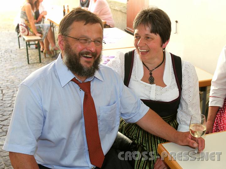 2010.07.10_14.35.32.jpg - P.Florians Eltern. Er stammt aus Ybbsitz; sein Vater ist Tierarzt, die Mutter Arzthelferin.