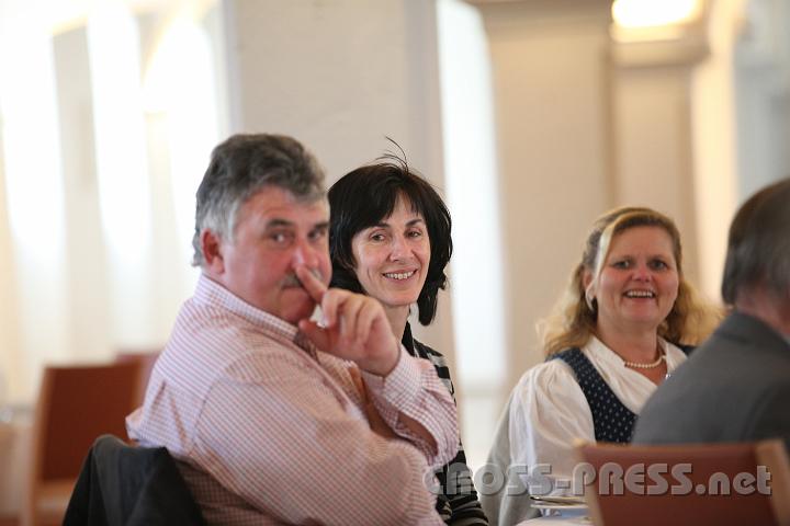 2012.03.21_14.27.36.jpg - ...einer der Professorentische