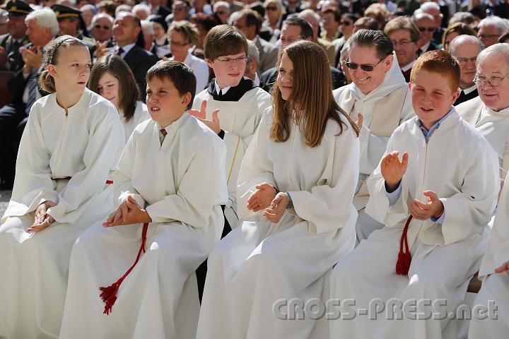 2012.09.16_14.14.25.jpg - Applaus der Ministranten für ihren Herrn Pfarrer!