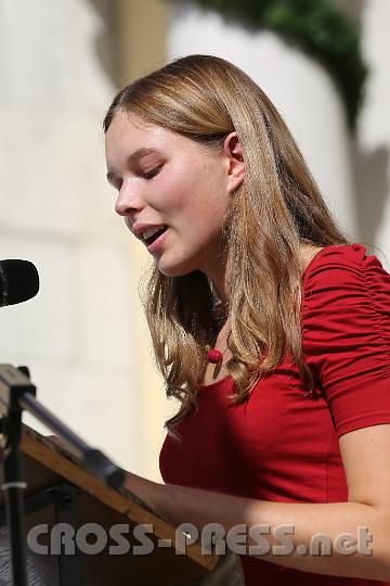 2012.09.16_14.21.48.jpg - Eine der Fürbitten las Philomena.