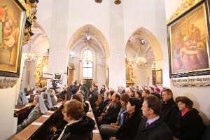 Pontifikales HochAmt am Christtag mit live ORF/ZDF Übertragung Jedes Bild war extra beleuchtet, jede Ecke erstrahlte ganz hell. Dasselbe gilt für die Menschen...