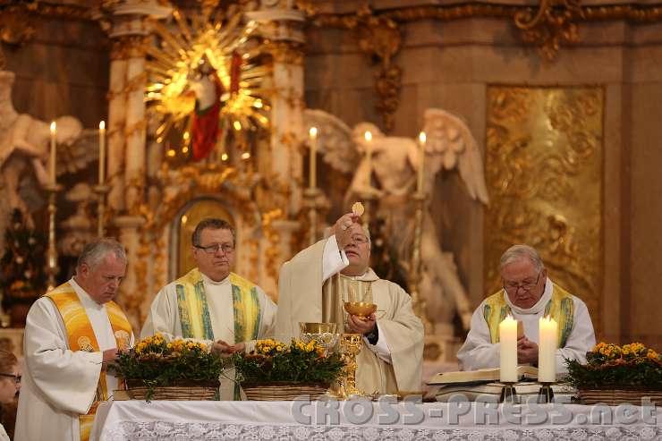 2014.05.04_16.03.56.jpg - Agnus Dei. Pfarrer Franz Hörmann, Dechant Herbert Döller, Abt Petrus Pilsinger und P.Martin Mayrhofer.