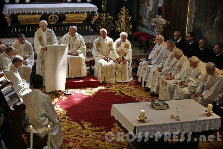 2015.07.10_10.51.31_95.JPG - Em. Bischof Franz Kamphaus hielt sein letzte Predigt bei der Seitenstettner Exertizien. Links Altabt Berhtold Heigl, rechts Abt Petrus Pilsinger (Seitenstetten) und Abt Christian Haidinger (Altenburg).