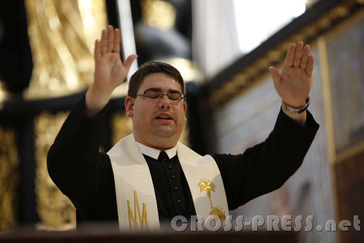 2015.07.10_11.47.34_83.JPG - Allgemeiner Primizsegen von P.Clemens Hainzl (Altenburg).