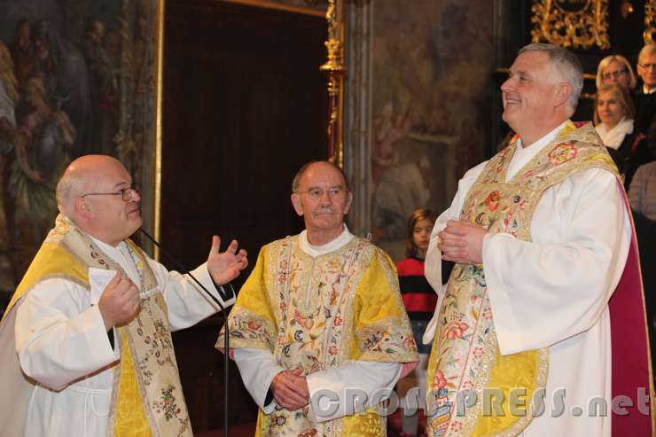 2016.11.06_10.06.12.JPG - Abt Petrus Pilsinger stellt den Passauer Dompropst Michael Bär vor.