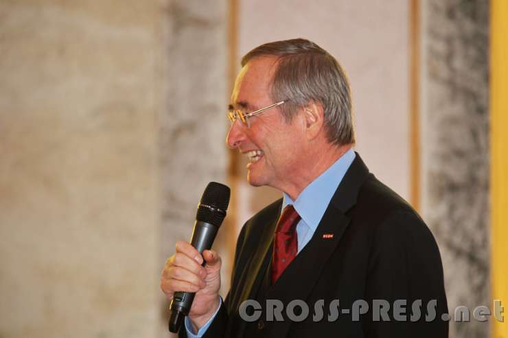 2016.11.29_11.26.41_00.JPG - Dr. Christoph Leitl, Präsident der WKÖ, erinnerte daran, dass Raab auch Gründer der Österreichischen Wirtschaftskammer ist und als Mitbegründer der Sozialpartnerschaft gilt.